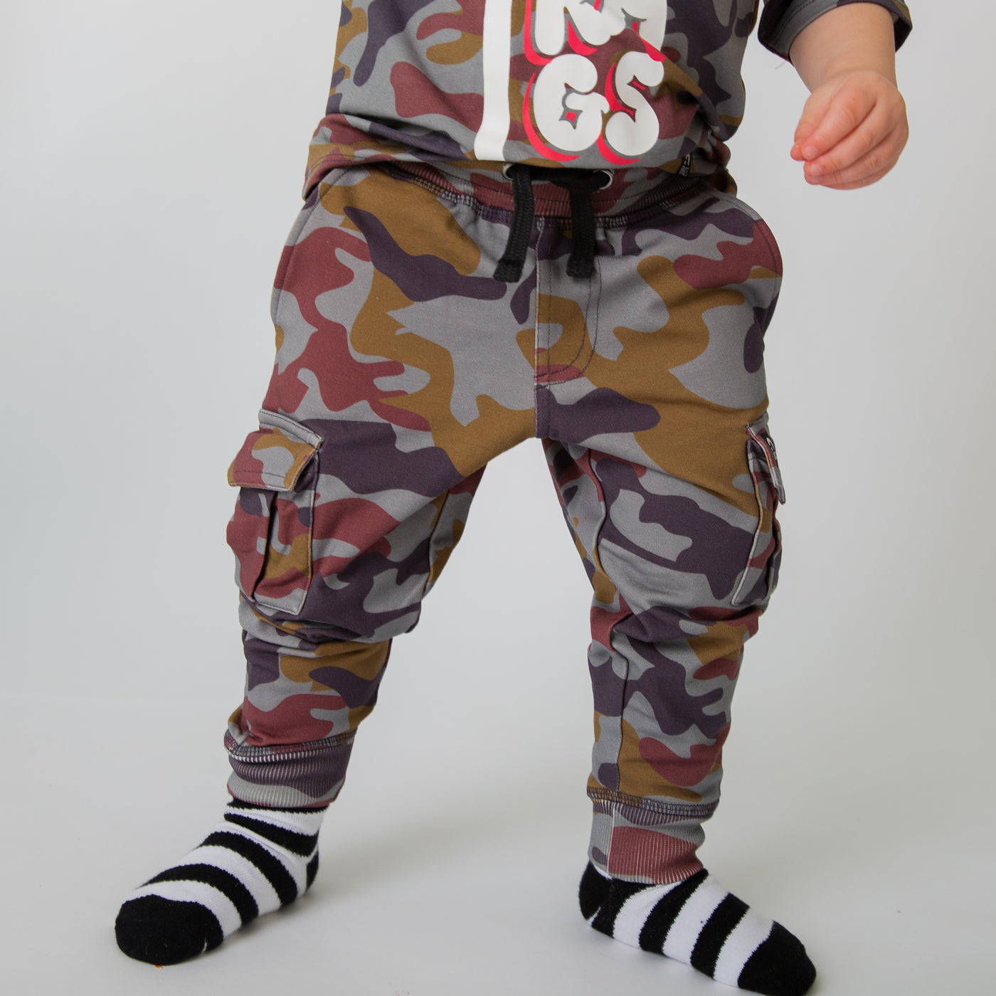 Stoffen broeken met camouflage voor kinderen in Sale Stoffen broeken met camouflage voor kinderen in Sale